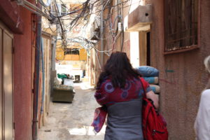 Kummi Maiju menossa tapaamaan kummilastaan Bourj el-Barajnehiin 12.5.2016